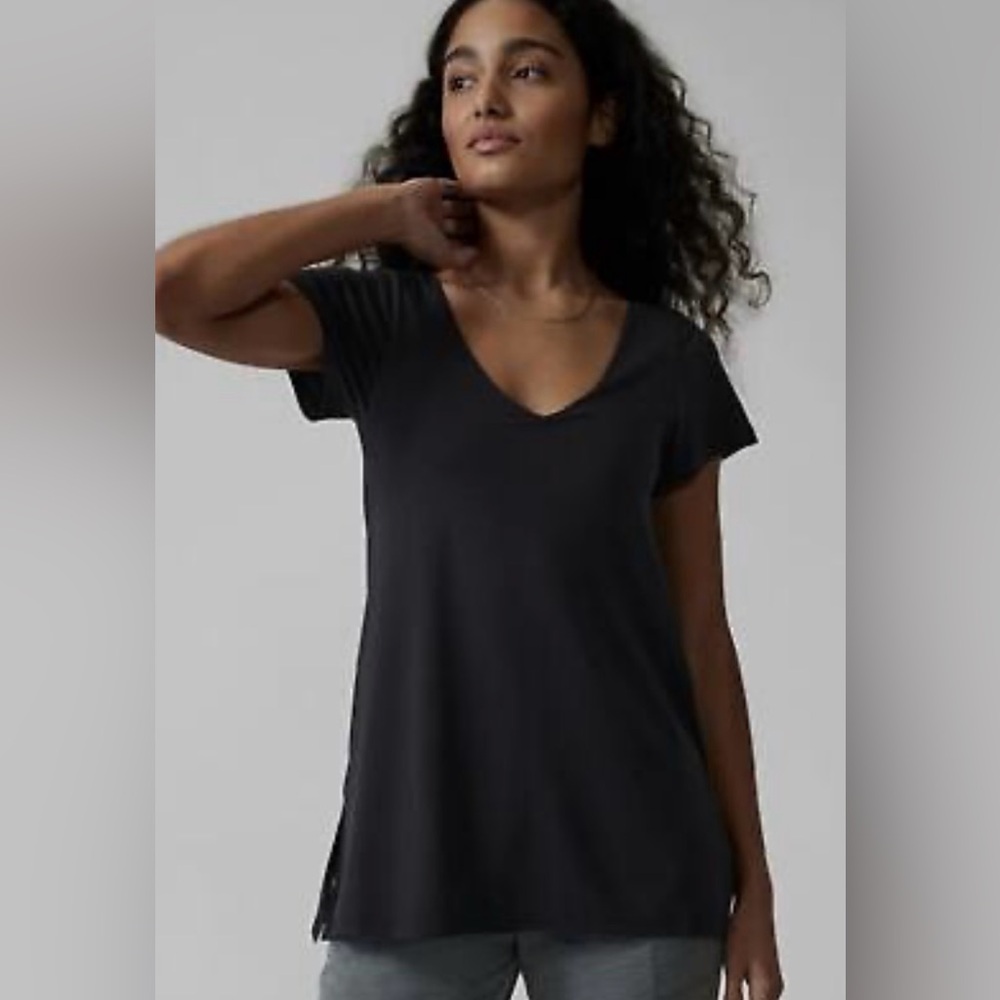 Athleta Essence T-shirt support top black short sleeve built in bra size large